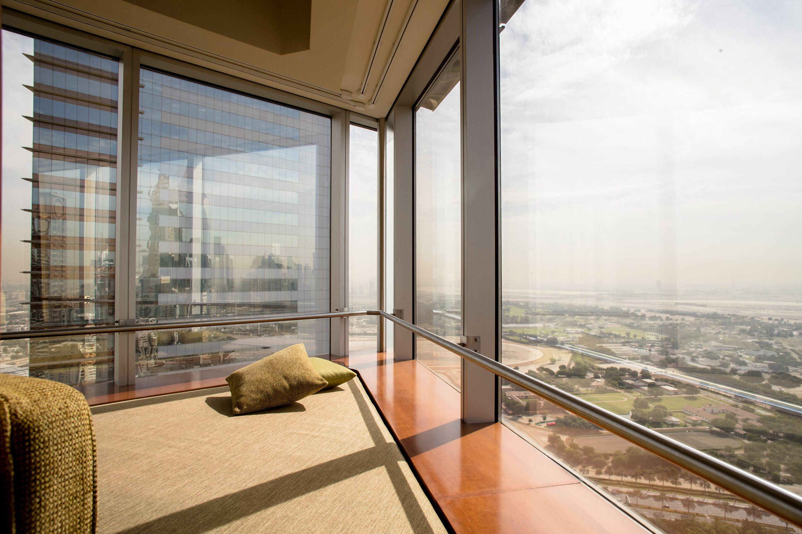 होटल Jumeirah Emirates Towers 5*
