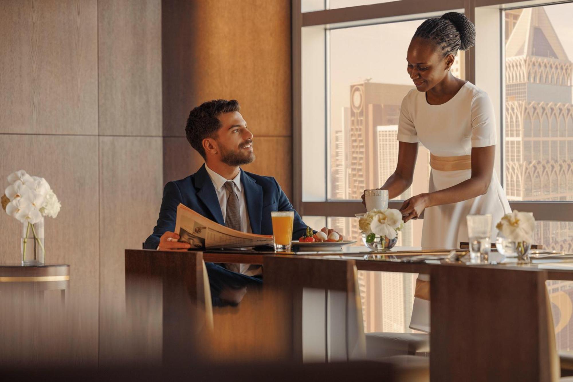 होटल Jumeirah Emirates Towers 5*