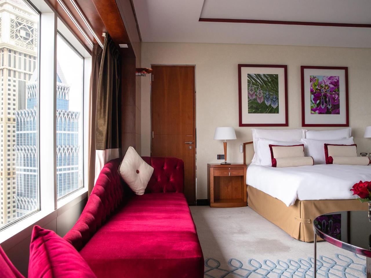 होटल Jumeirah Emirates Towers 5*